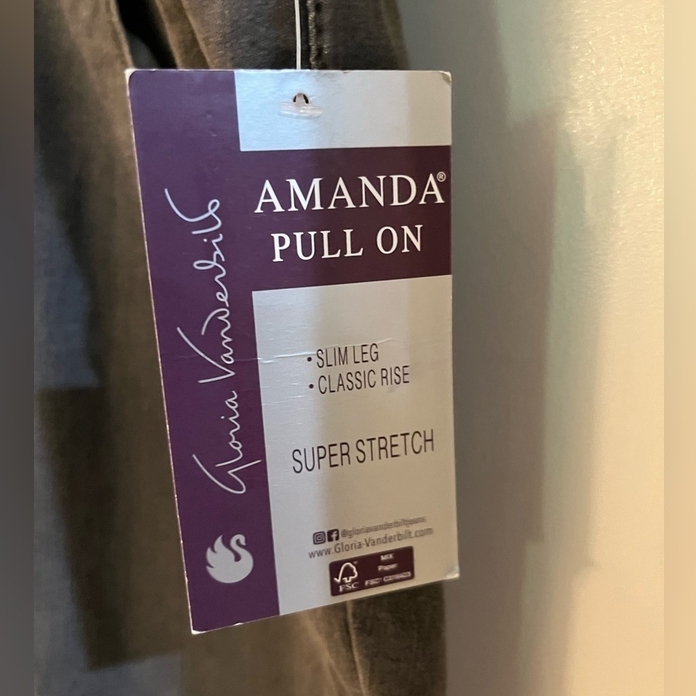 Gloria Vanderbilt Amanda jeans, size 22 long, NEW! - Picture 2 of 7